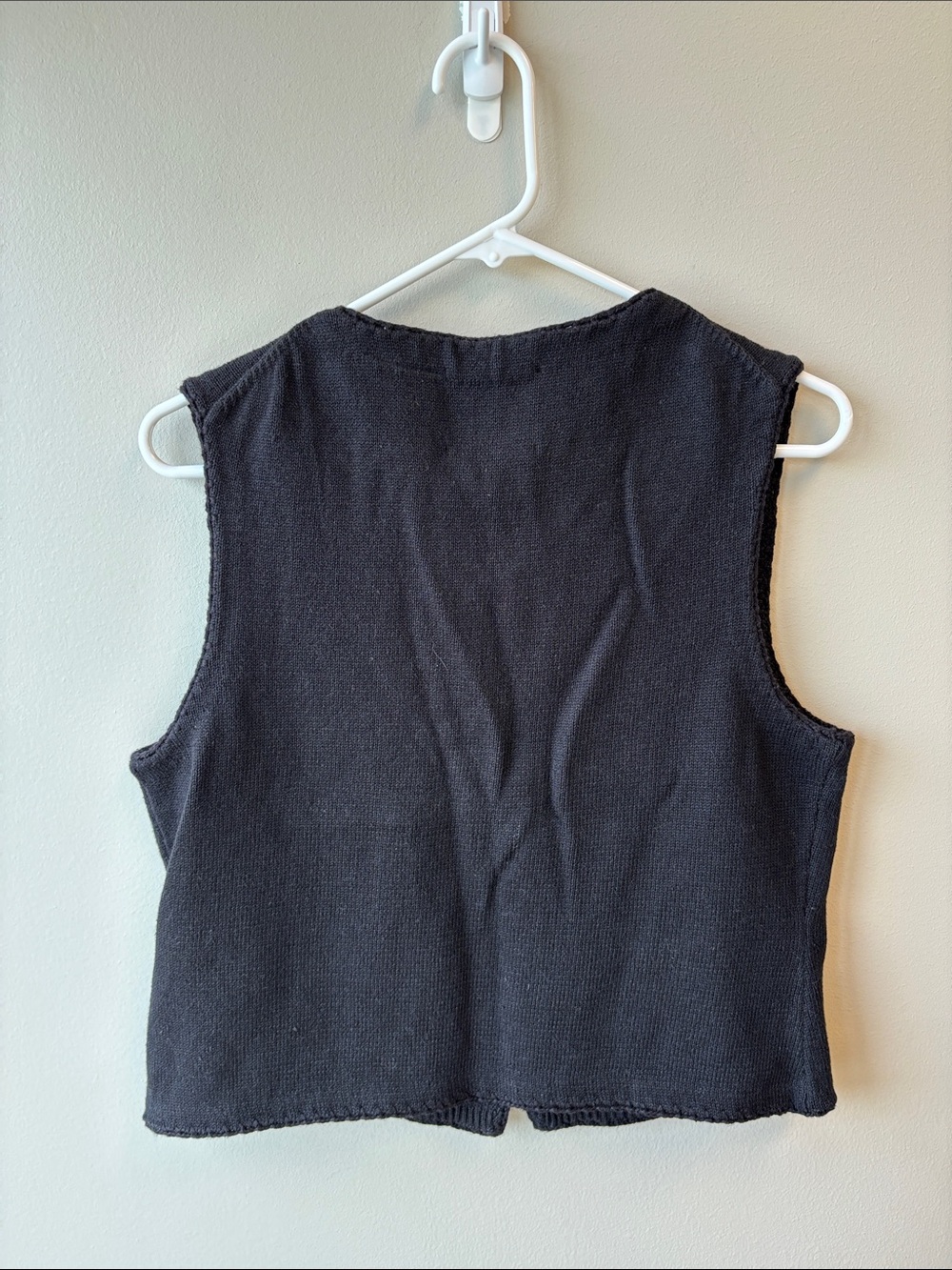 Michael Simon vintage Black Sweater vest with Pink and Yellow Embroidery hearts - Picture 4 of 5